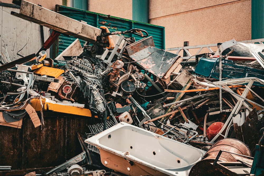 Chatarra y metal acopiados para reciclaje